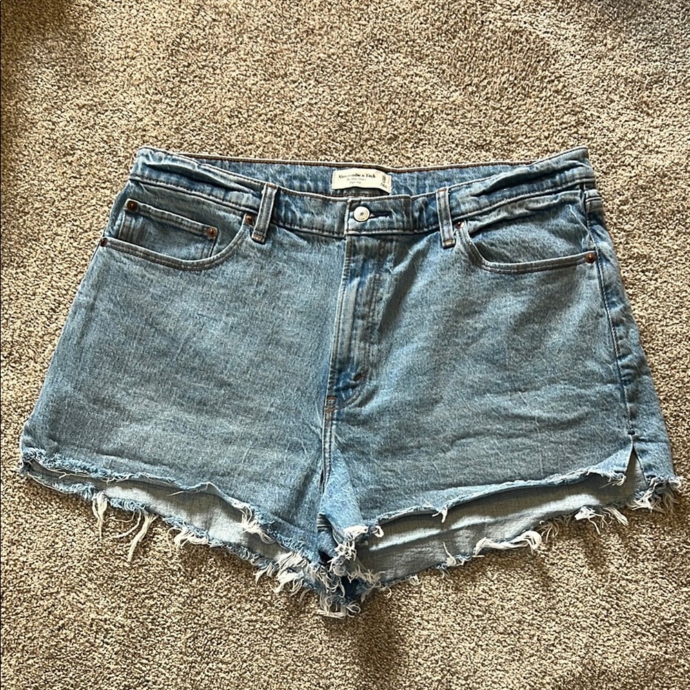 Abercrombie & Fitch The Mom Short High Rise Curve Love